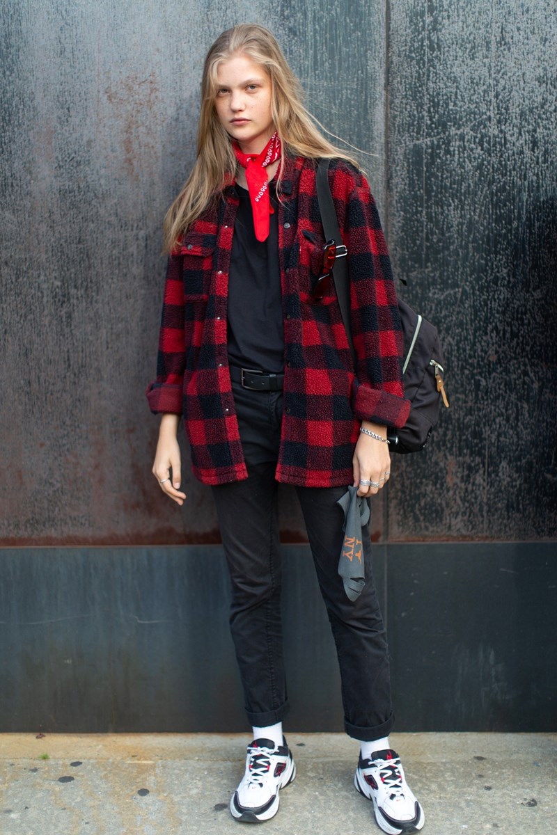 NYFW: Οι fashionistas κάνουν street style με τις μάσκες τους - εικόνα 2