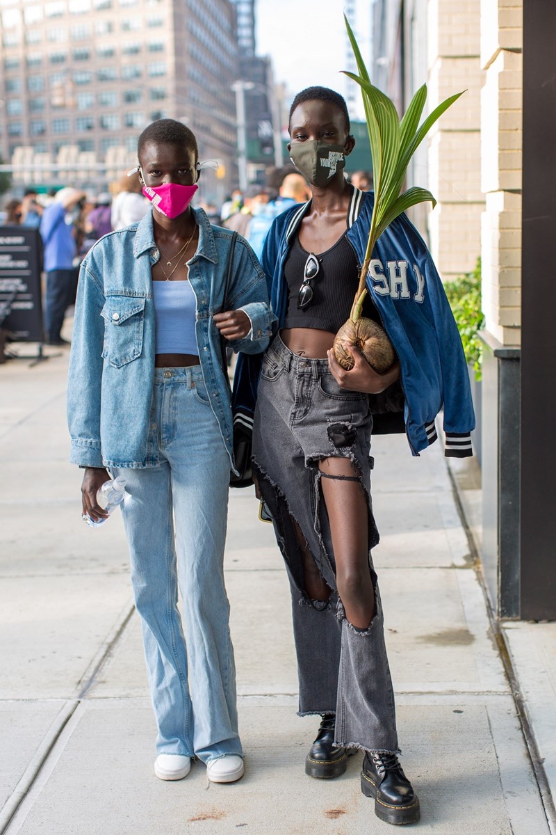 NYFW: Οι fashionistas κάνουν street style με τις μάσκες τους - εικόνα 9