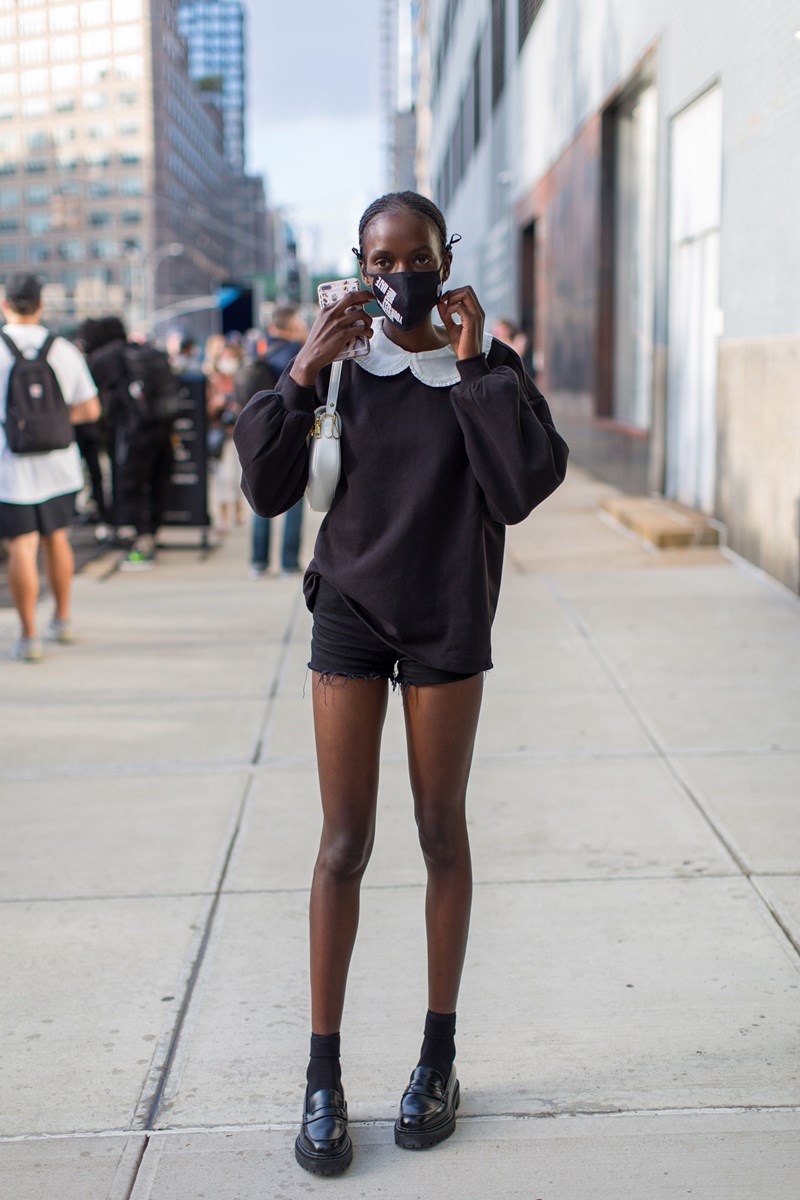 NYFW: Οι fashionistas κάνουν street style με τις μάσκες τους - εικόνα 3