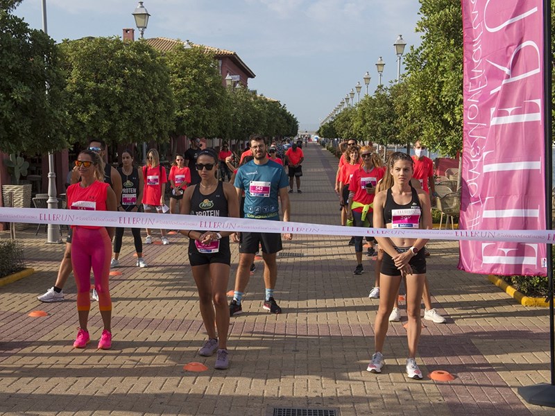 ELLE RUN: Τρέξαμε όλοι μαζί για τις γυναίκες από... απόσταση - εικόνα 1