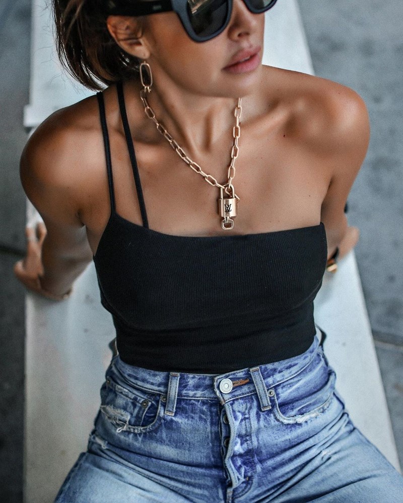 Ποιος είπε ότι το casual δεν είναι και σέξυ; 10+1 street style σκέτη μαγεία - εικόνα 7