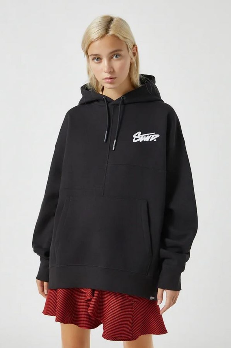 Φούτερ, Pull & Bear.