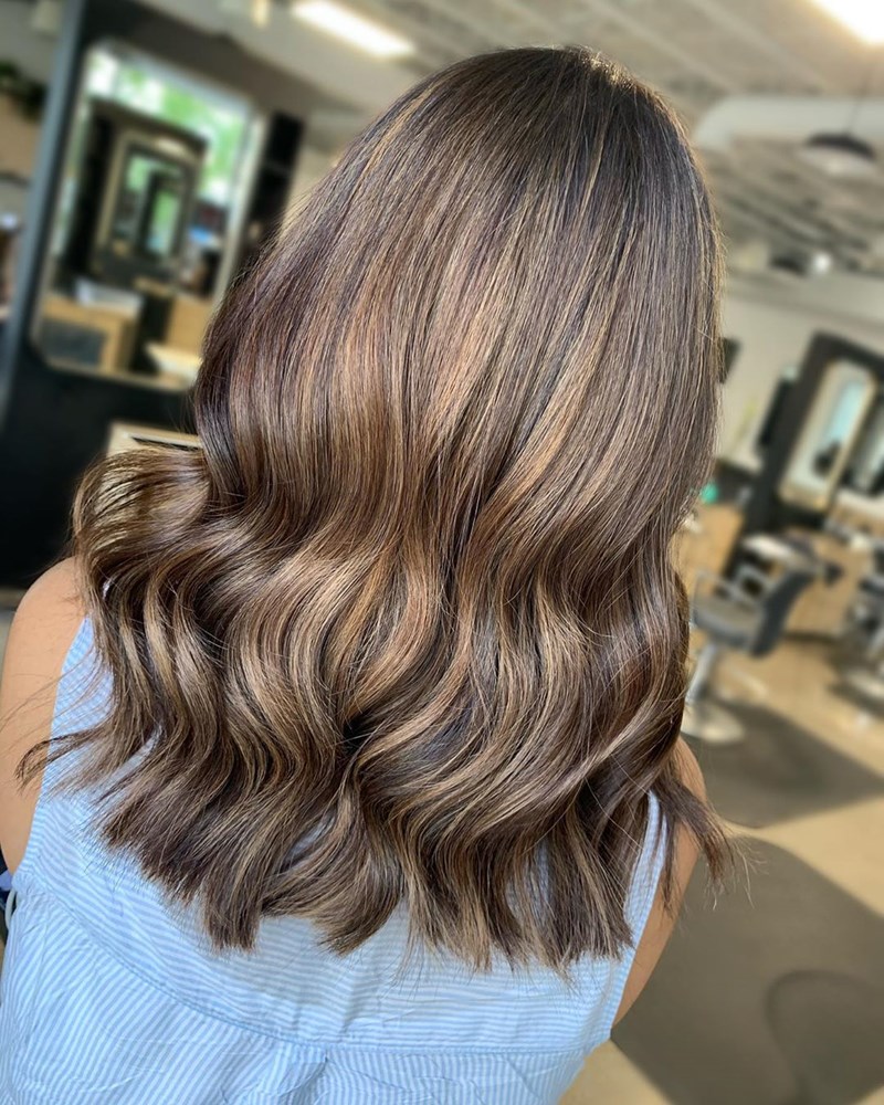 Chocolate & Almond: Αυτό το hair trend είναι απόλαυση! - εικόνα 1