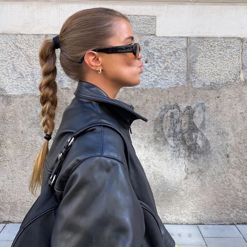 8 απλά χτενίσματα που κάνουν συχνά οι αγαπημένες μας influencers και μας «έψησαν» - εικόνα 1