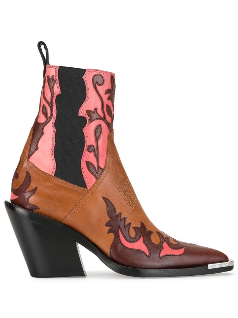 Queens Of Texas: Δεν μπορείς να αντισταθείς σε αυτά τα 8 καουμπόικα μποτάκια. Βάζεις στοίχημα; - εικόνα 2