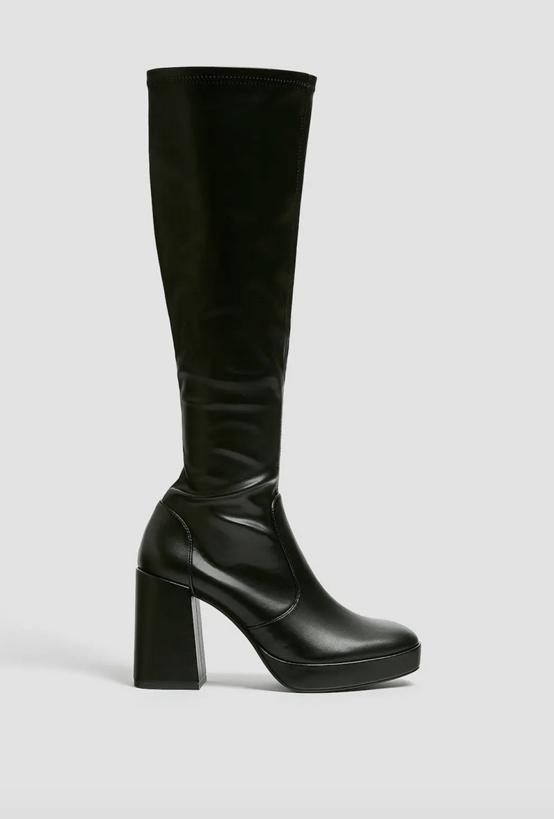 Ψηλοτάκουνη μπότα, Pull & Bear.