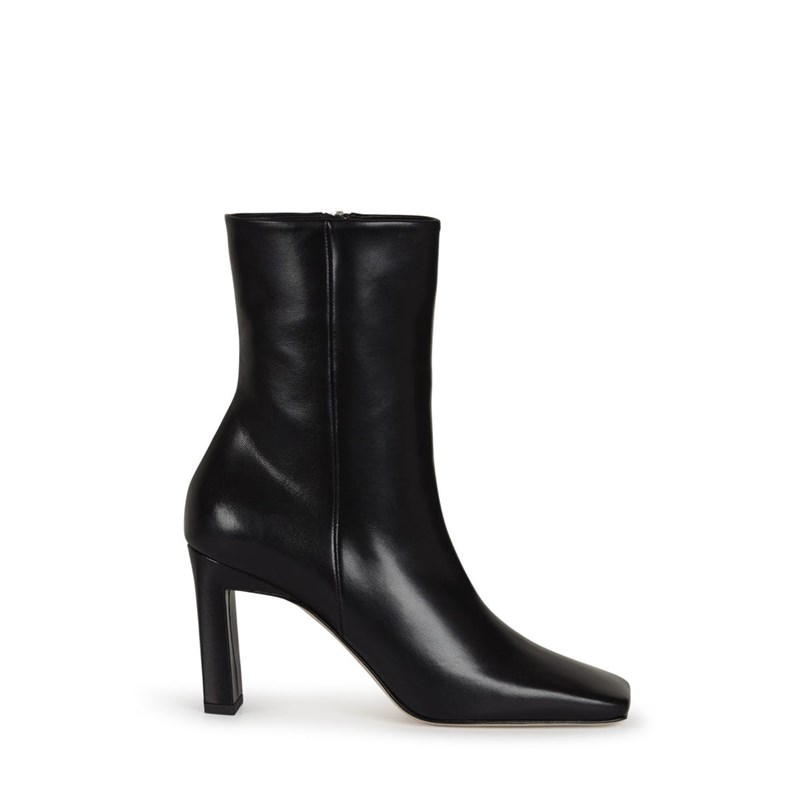 Τα μαύρα μποτάκια είναι σίγουρη επιλογή ανεξαρτήτως τάσεων, προσωπικού γούστου ή και ηλικίας - εικόνα 1