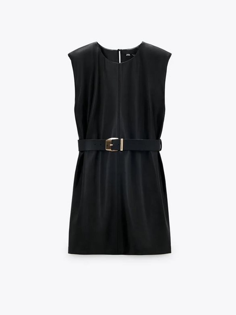 Total Black: 8 κομμάτια που χρειάζεσαι για το απόλυτο λουκ - εικόνα 8