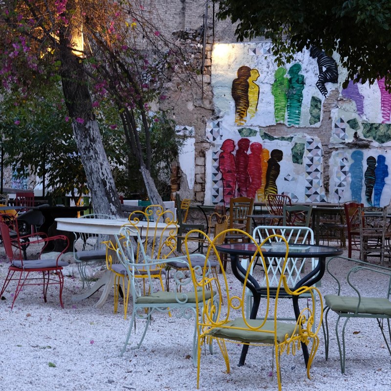 Cachou: Δώσαμε ραντεβού στην ωραιότερη αυλή της πόλης - εικόνα 3