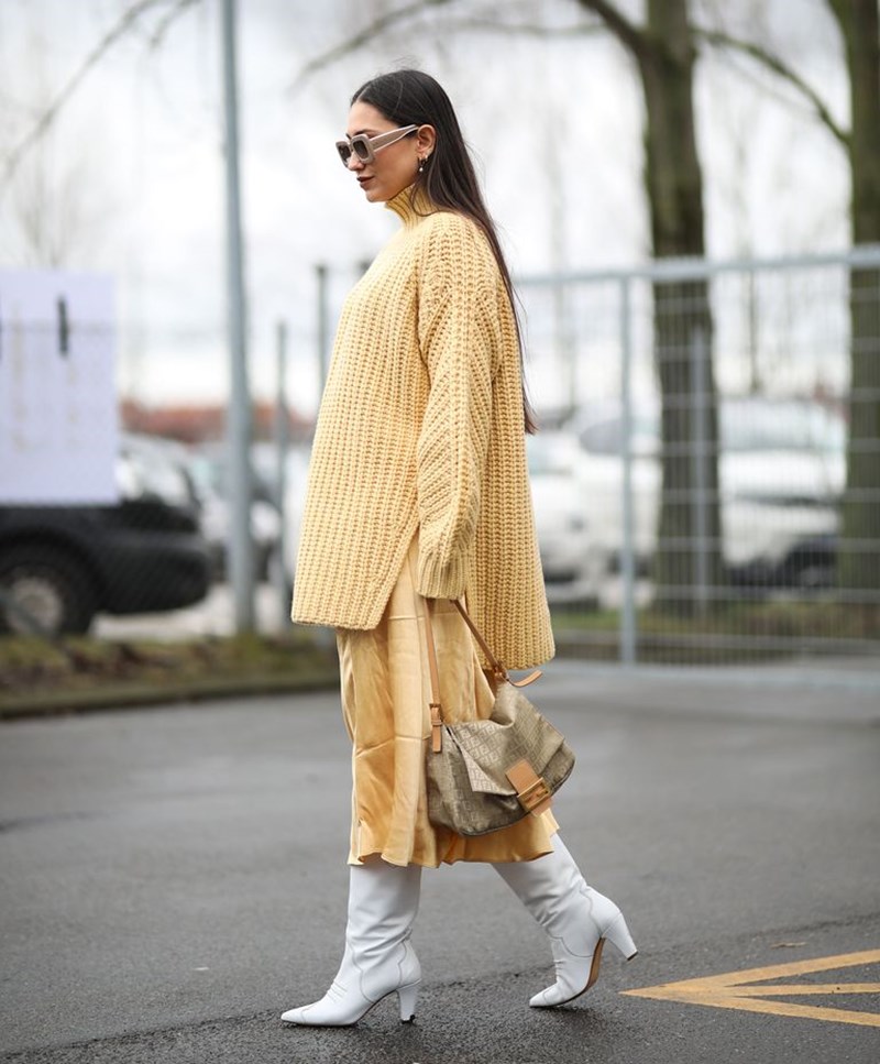 15 διαφορετικοί συνδυασμοί που μπορείς να κάνεις με μια σατέν φούστα #winter_edition - εικόνα 2