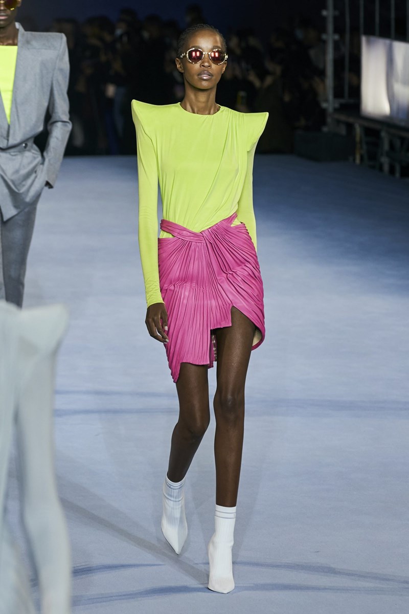 To show του οίκου Balmain στην Εβδομάδα Μόδας του Παρισιού - εικόνα 2