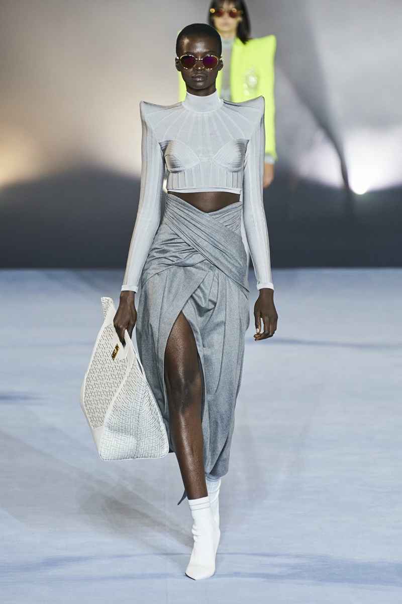 To show του οίκου Balmain στην Εβδομάδα Μόδας του Παρισιού - εικόνα 5