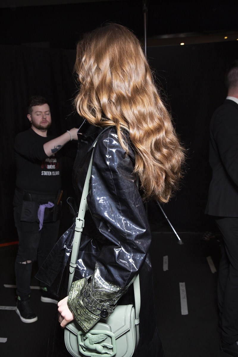 Μακριά μαλλιά; 7 hairstyling για να έχεις κάθε μέρα άλλο λουκ - εικόνα 7