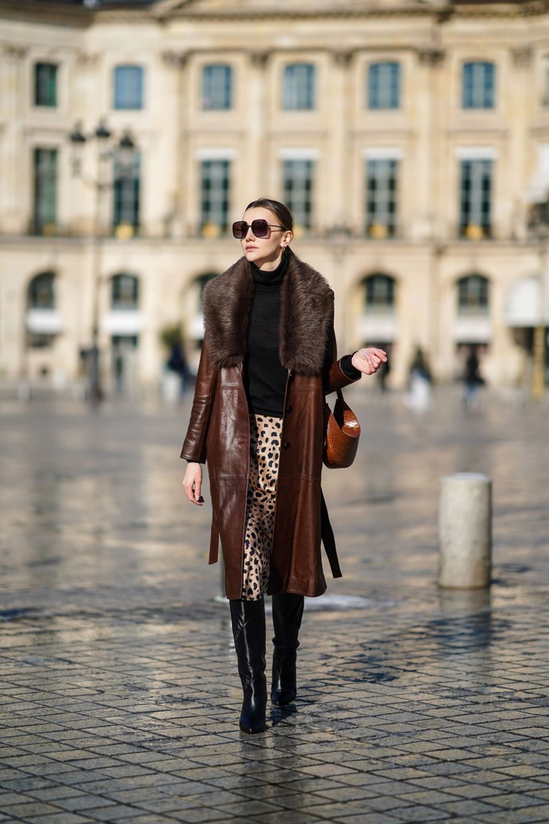 15 διαφορετικοί συνδυασμοί που μπορείς να κάνεις με μια σατέν φούστα #winter_edition - εικόνα 3