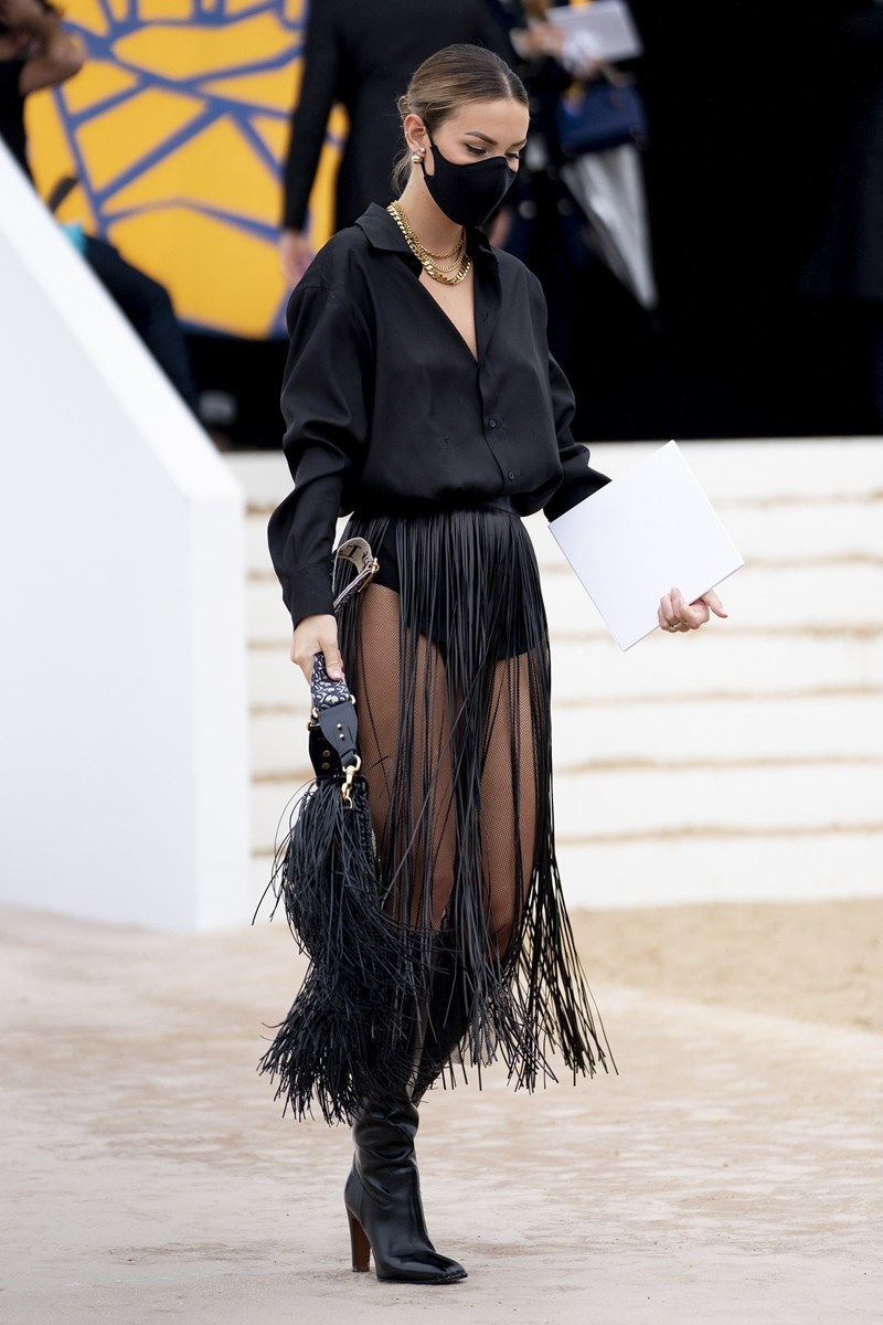 Parisian Vibes: 13 street style εμφανίσεις που συμβαίνουν τώρα στο Παρίσι - εικόνα 6