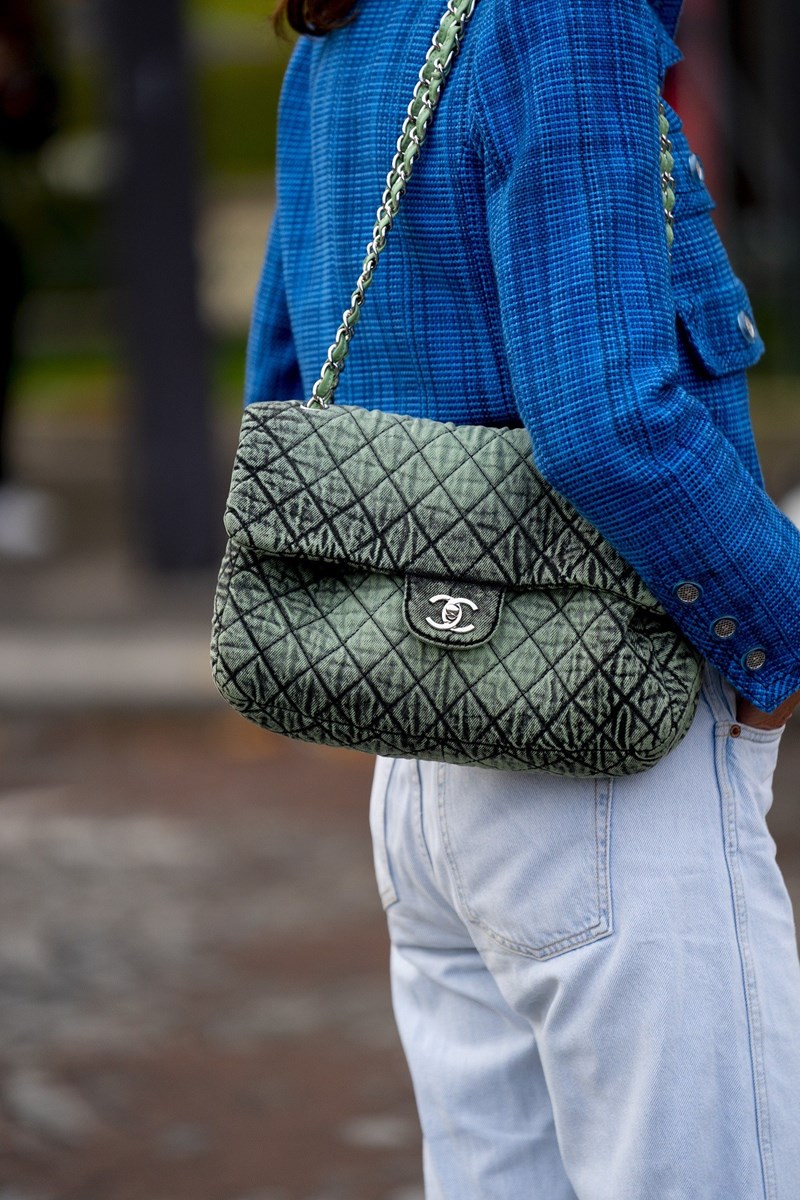 Chanel για πάντα: Οι τσάντες που μας έκλεψαν την καρδιά στους δρόμους του Παρισιού - εικόνα 1