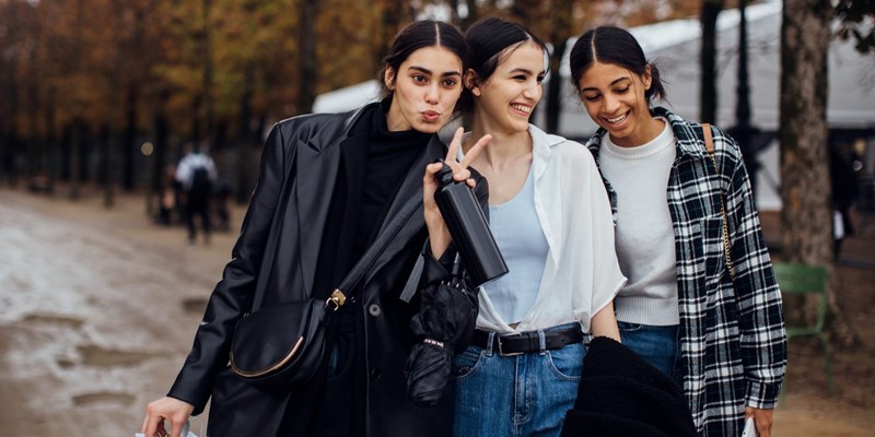 Parisian Vibes: 13 street style εμφανίσεις που συμβαίνουν τώρα στο Παρίσι - εικόνα 11
