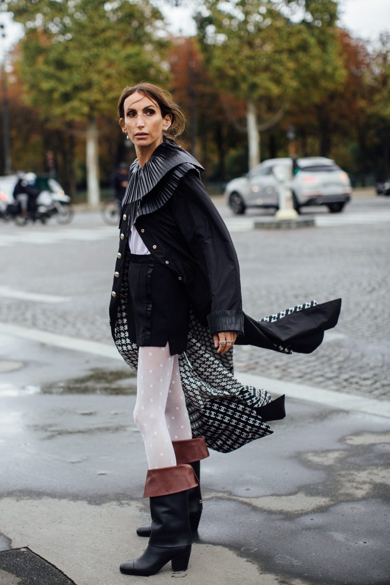 Οι μπότες που φορούν τώρα τα It girls είναι Chanel - εικόνα 3