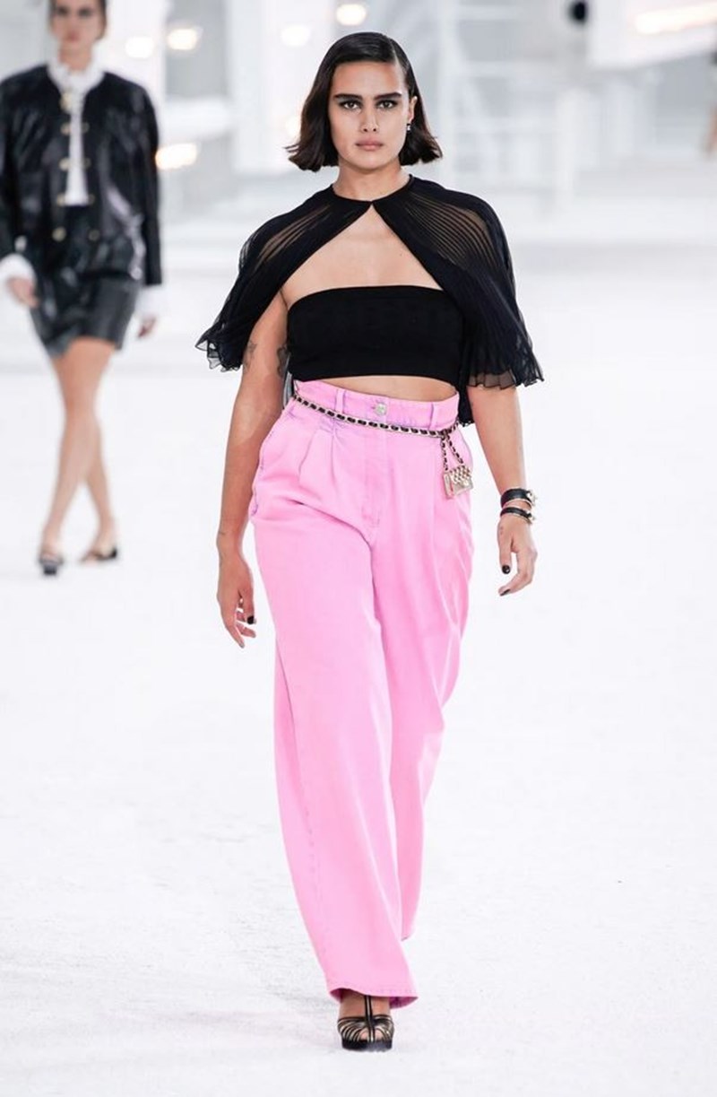 To show του οίκου Chanel στην Εβδομάδα Μόδας του Παρισιού - εικόνα 12