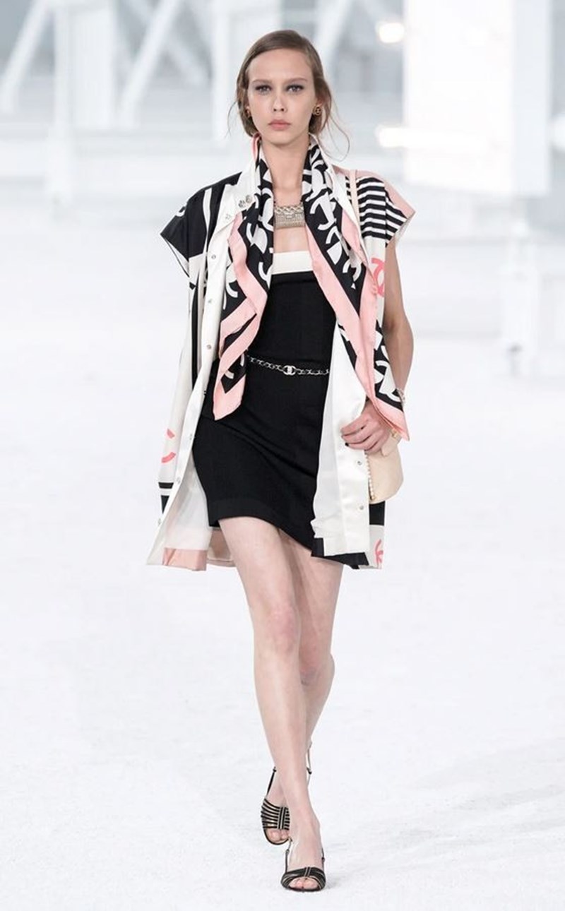 To show του οίκου Chanel στην Εβδομάδα Μόδας του Παρισιού - εικόνα 11