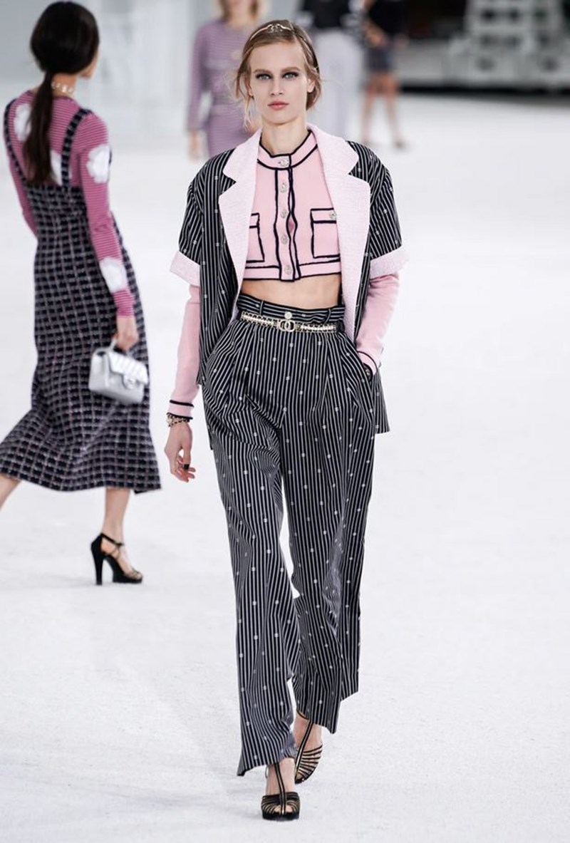 To show του οίκου Chanel στην Εβδομάδα Μόδας του Παρισιού - εικόνα 7