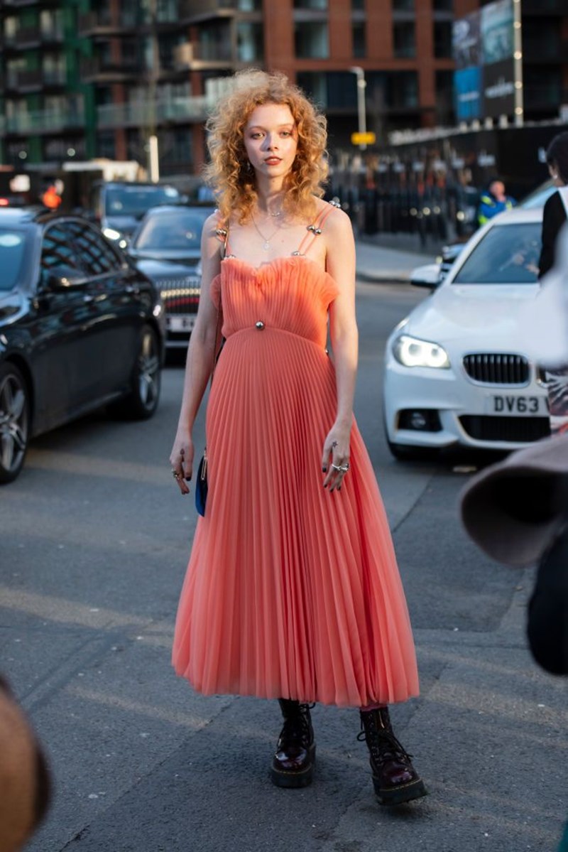 Φορέματα + Αρβυλάκια: 6 φθινοπωρινοί συνδυασμοί για όσες ξέρουν από στυλ - εικόνα 5