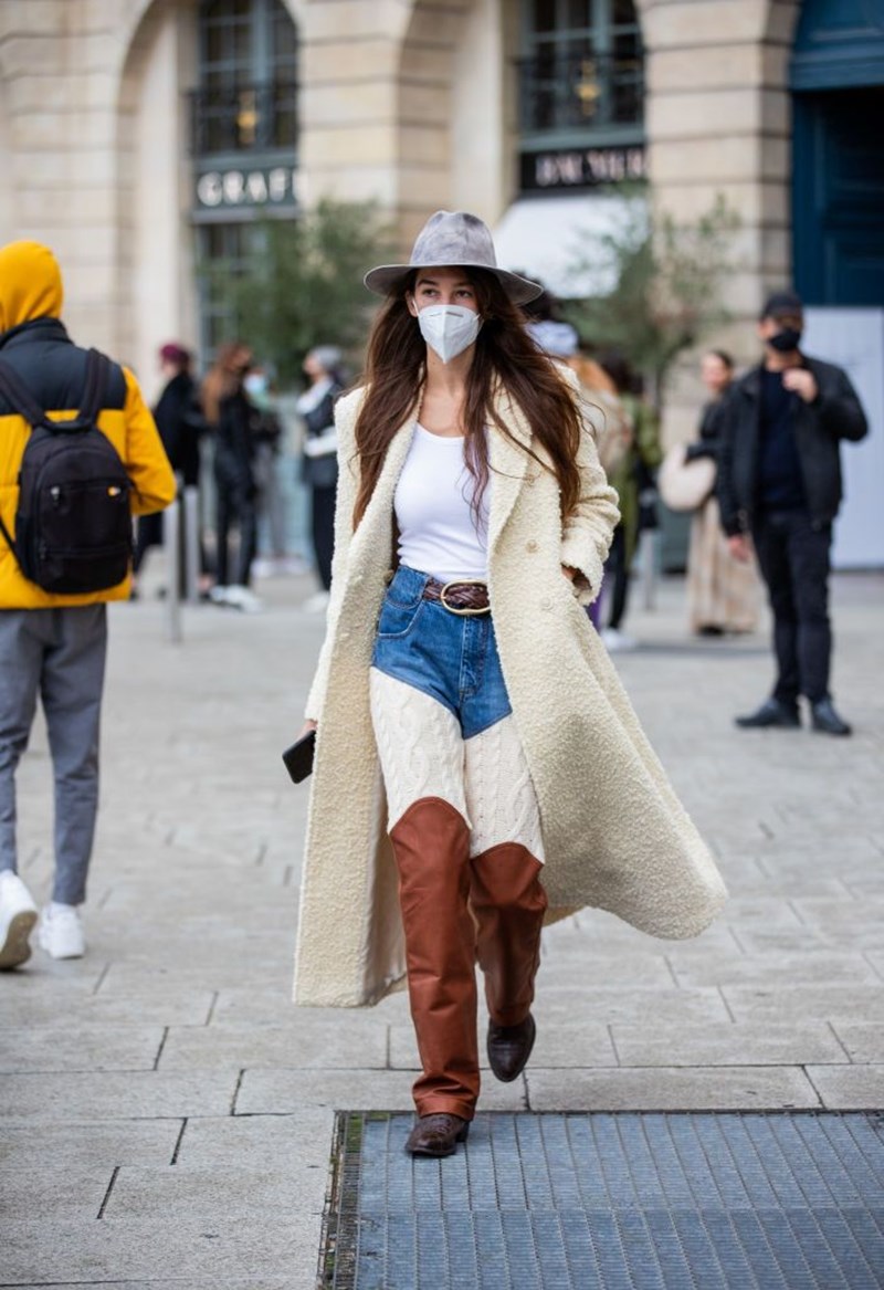 7 denim trends που ανακαλύψαμε τώρα στο street style - εικόνα 7