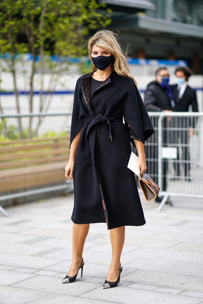 Μαύρο παλτό: Η πιο διαχρονική αγορά για την γκαρνταρόμπα σου - εικόνα 1