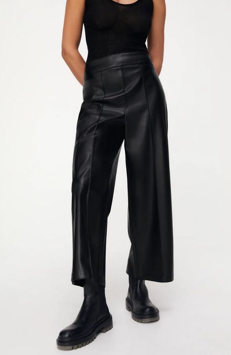 Δερμάτινο παντελόνι, Zara.