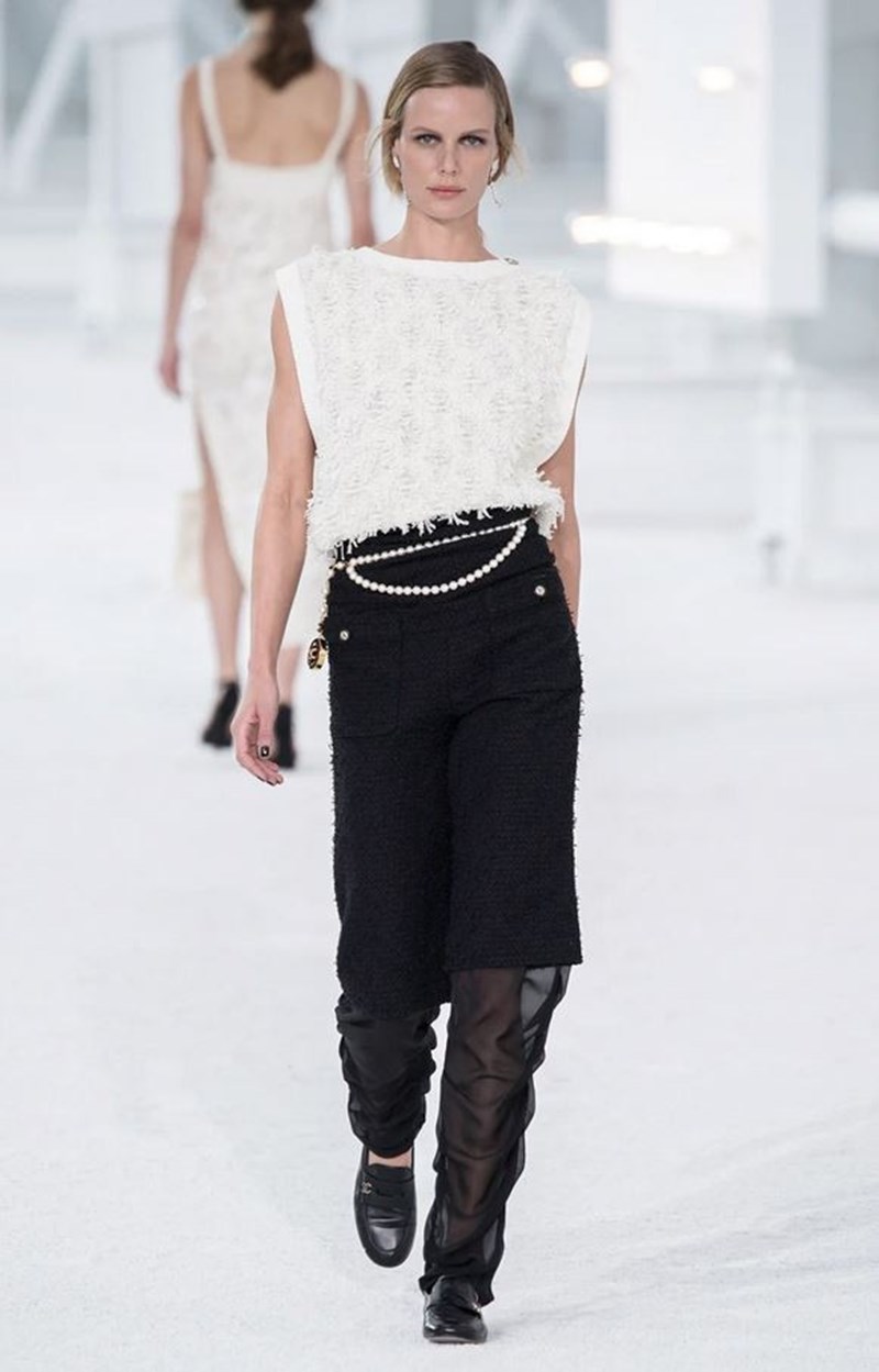 To show του οίκου Chanel στην Εβδομάδα Μόδας του Παρισιού - εικόνα 14