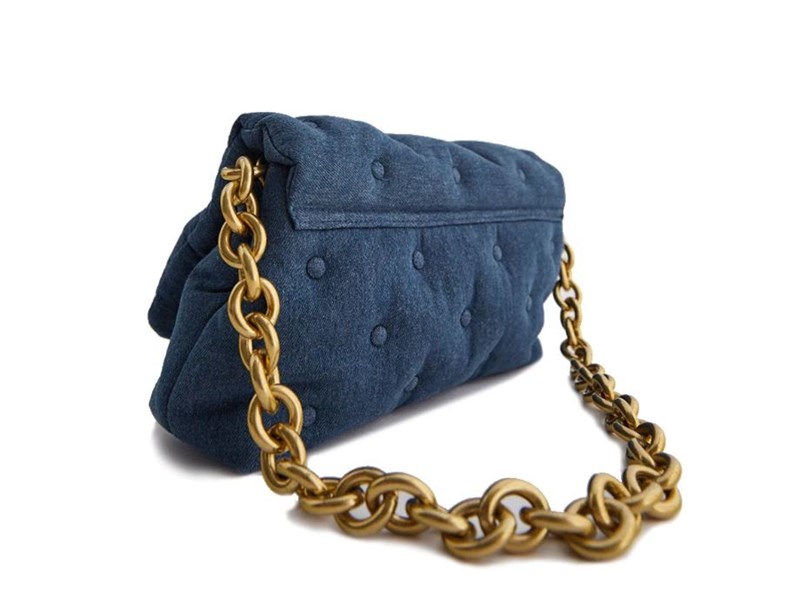 Τσάντα με αλυσίδα, Zara.