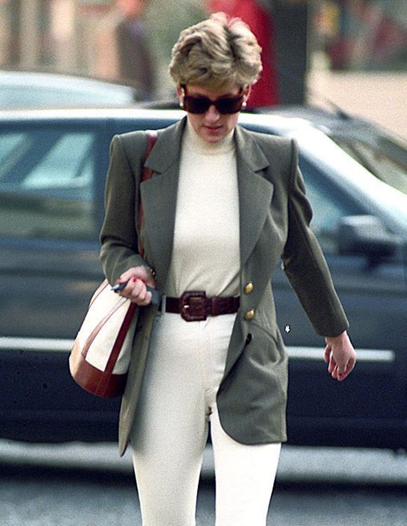 16+1 αξεπέραστα looks της Diana (έχουμε φάει κόλλημα με το "The Crown", φαίνεται;) - εικόνα 5