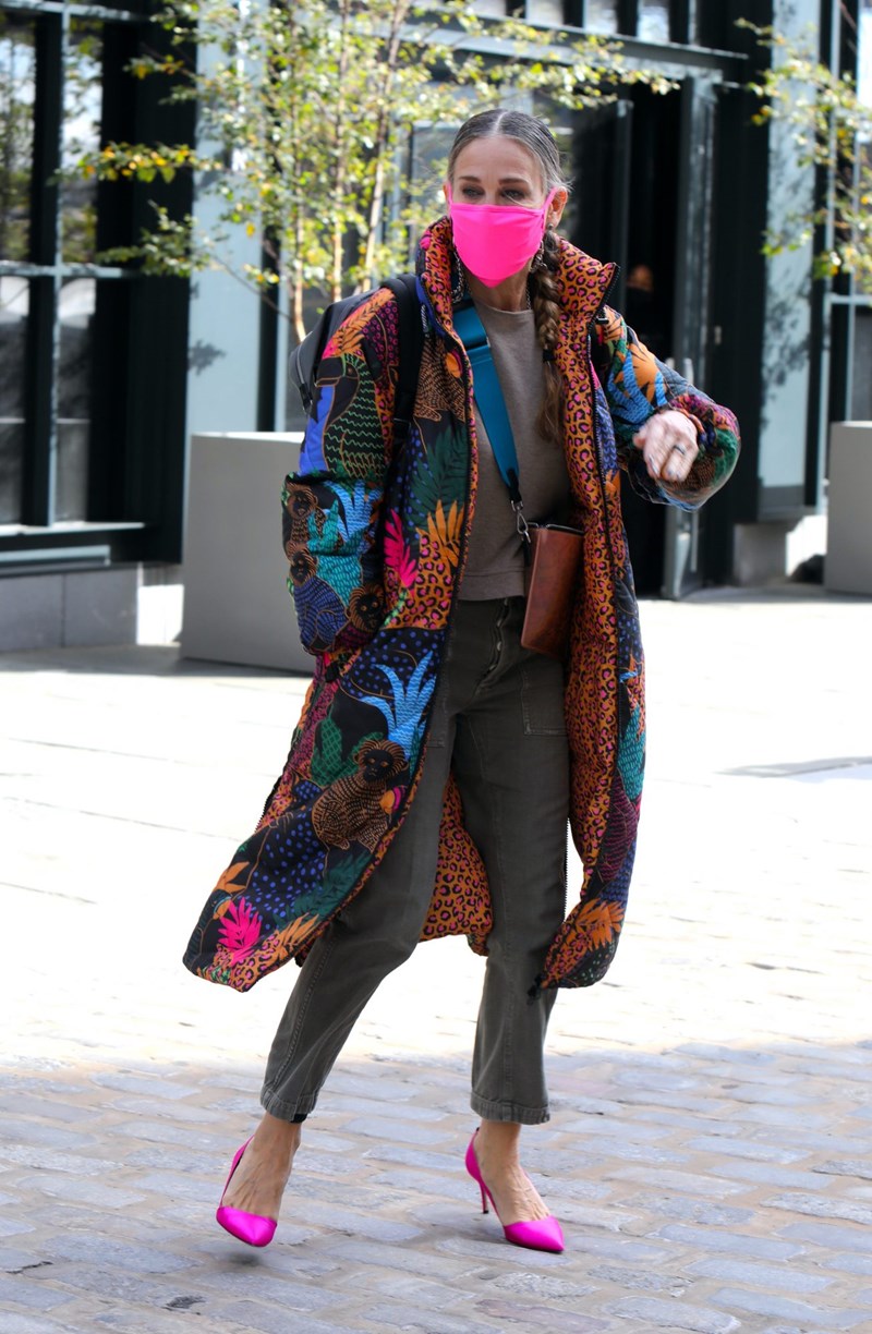 Sarah Jessica Parker: Φόρεσε το puffer μπουφάν σαν γνήσια Carrie Bradshaw - εικόνα 2