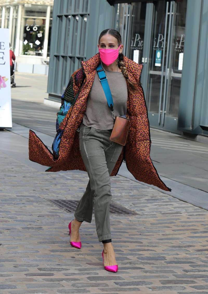 Sarah Jessica Parker: Φόρεσε το puffer μπουφάν σαν γνήσια Carrie Bradshaw - εικόνα 1