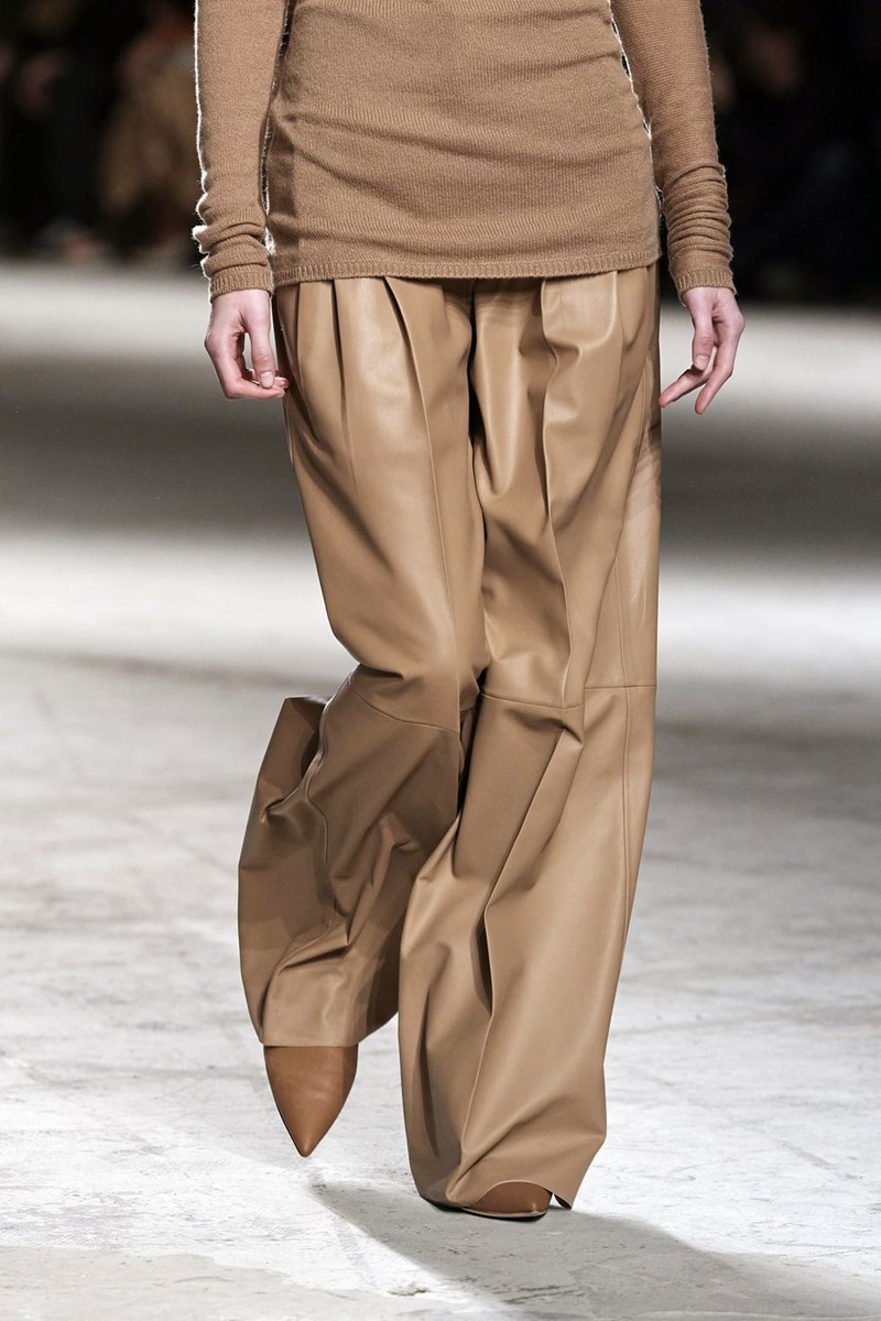 Ένα τέτοιο παντελόνι χρειάζεσαι τώρα (και πάντα!) - εικόνα 1