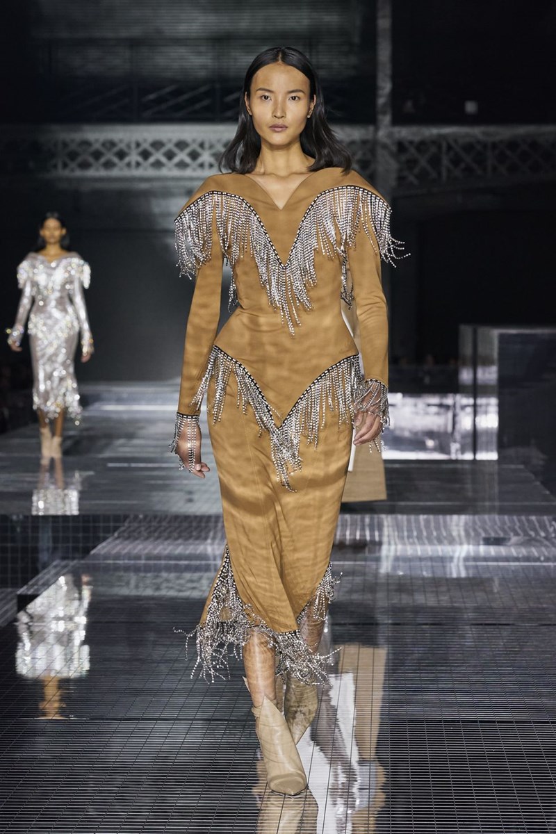 Φτιάχνεις ντουλάπες; Φέρε μπροστά οτιδήποτε έχει κρόσσια! (& 11 θεϊκές lowbudget αγορές) - εικόνα 6