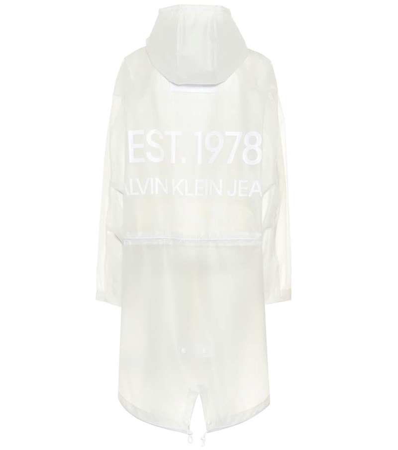 Με αυτά τα αδιάβροχα πανωφόρια στη συλλογή σου θα δείξεις στον καιρό "ποιος κάνει κουμάντο εδώ" - εικόνα 12