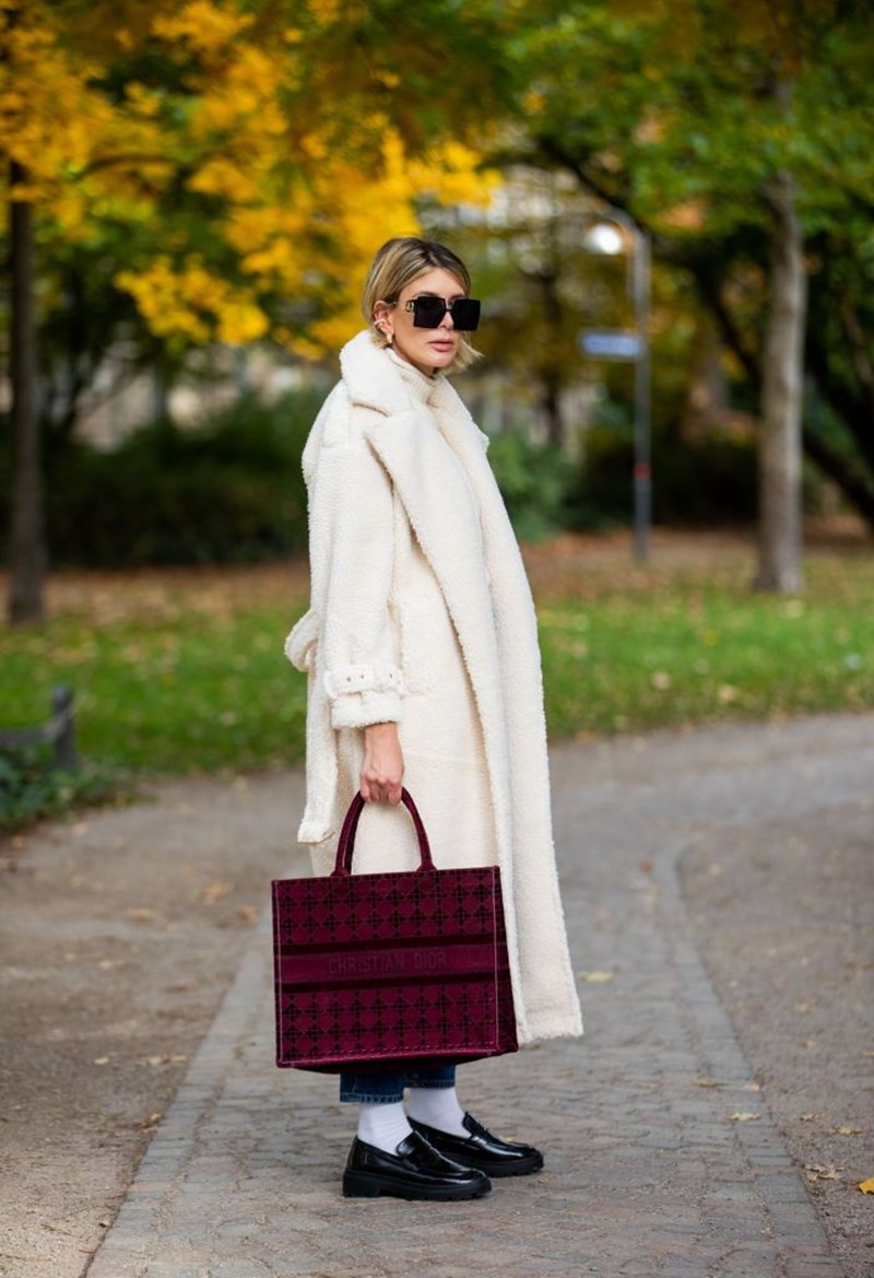 Αναρωτιέσαι πώς θα συνδυάσεις τα μοκασίνια σου; 9 λουκ που πρέπει να δεις τώρα! - εικόνα 1