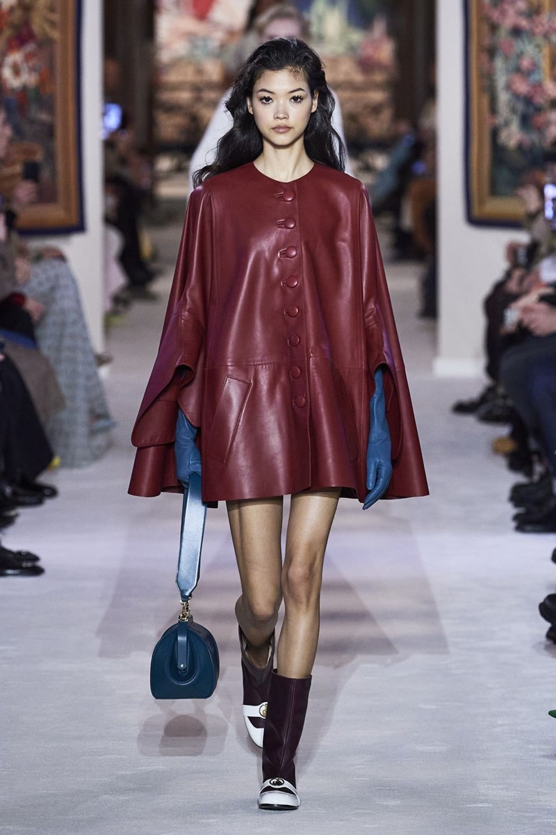 Αυτές τις κάπες αν χρειαστεί θα τις φορέσουμε ακόμα και στο σαλόνι μας (τόσο τις έχουμε λατρέψει!) - εικόνα 2