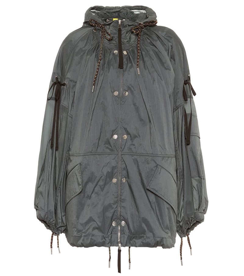 Με αυτά τα αδιάβροχα πανωφόρια στη συλλογή σου θα δείξεις στον καιρό "ποιος κάνει κουμάντο εδώ" - εικόνα 2