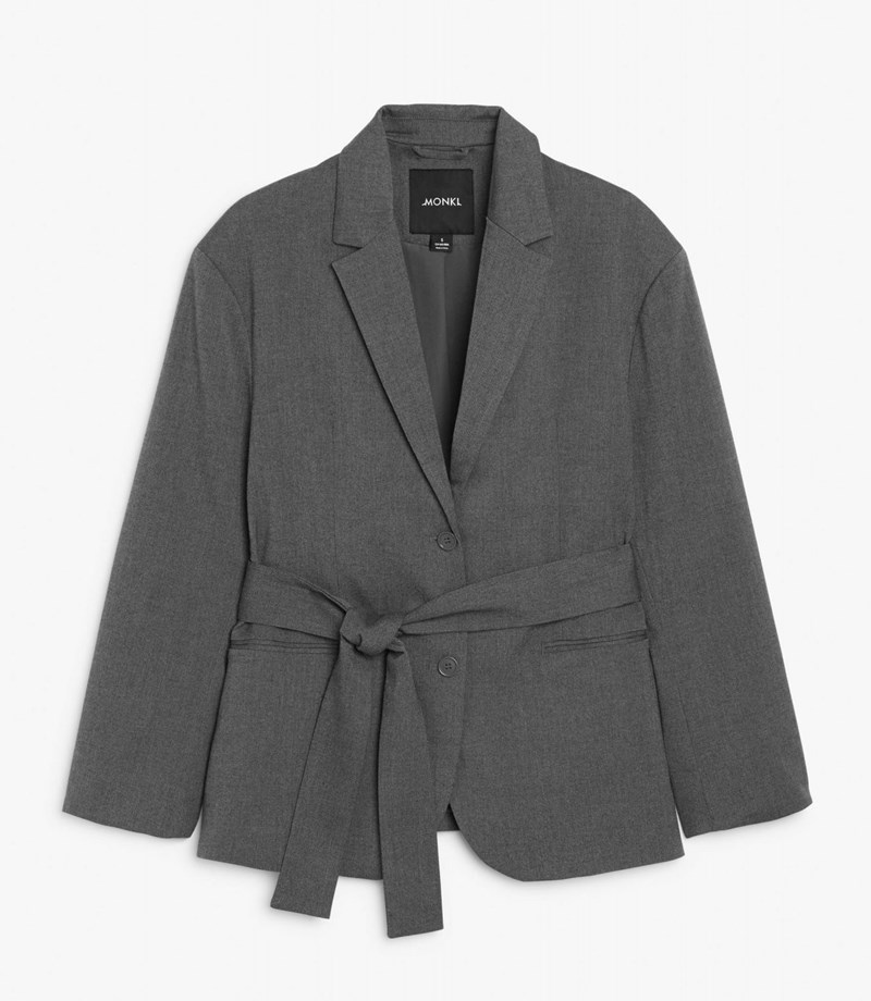 Η μέρα μας εμπνέει να φορέσουμε γκρι: 12 κομμάτια και 8 street style ιδέες για να «αγκαλιάσουμε» αυτό το χρώμα - εικόνα 11