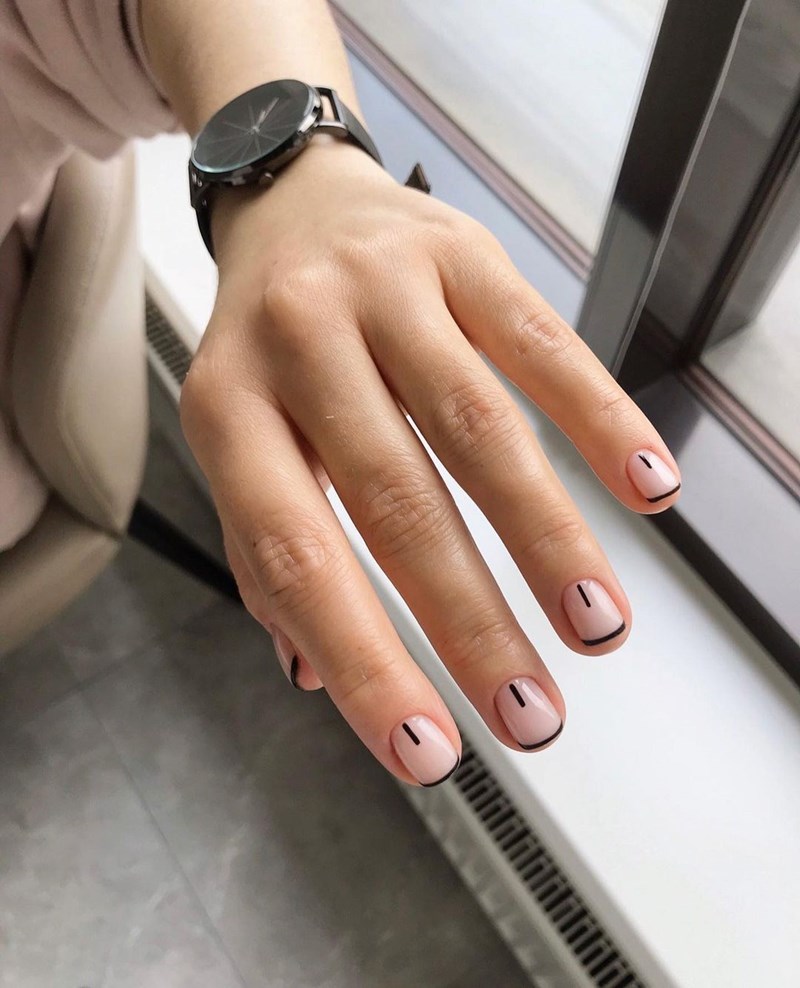 Μανικιούρ: 6 μίνιμαλ σχέδια για να πειραματιστείς στο σπίτι - εικόνα 1