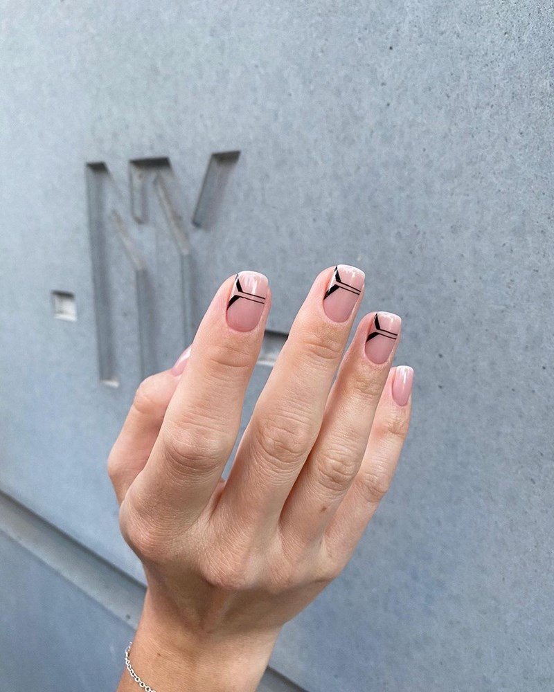 Μανικιούρ: 6 μίνιμαλ σχέδια για να πειραματιστείς στο σπίτι - εικόνα 3