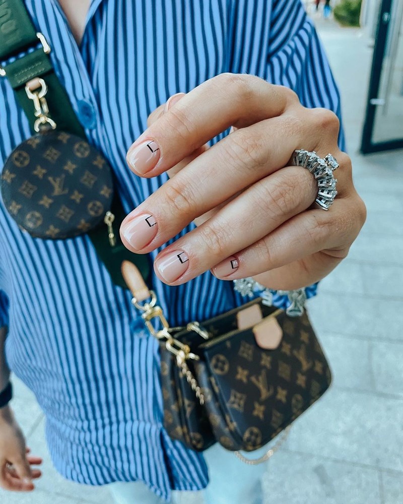 Μανικιούρ: 6 μίνιμαλ σχέδια για να πειραματιστείς στο σπίτι - εικόνα 4