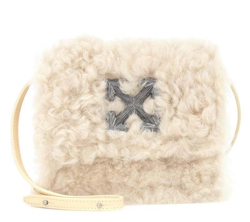 Δεν θα σου πούμε ψέματα! Μια fluffy τσάντα είναι αυτό ακριβώς που χρειάζεσαι τώρα - εικόνα 12