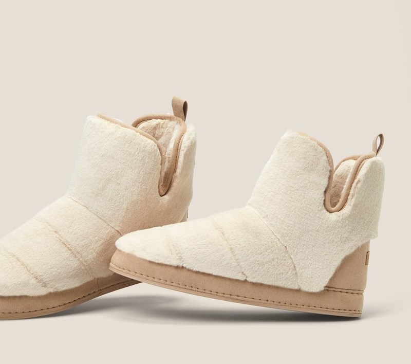 Ποιος είπες ότι οι παντόφλες δεν είναι cool; 6+1 σχέδια που θα σε τρελάνουν - εικόνα 5