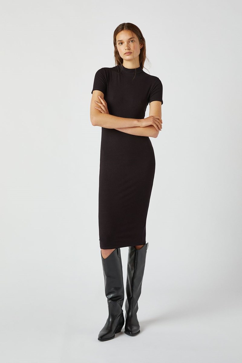 Φόρεμα σε στενή γραμμή, Pull & Bear.