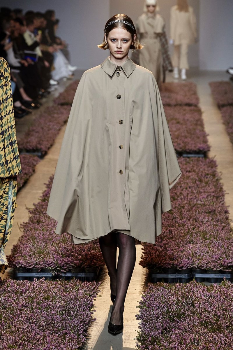 Αυτές τις κάπες αν χρειαστεί θα τις φορέσουμε ακόμα και στο σαλόνι μας (τόσο τις έχουμε λατρέψει!) - εικόνα 3