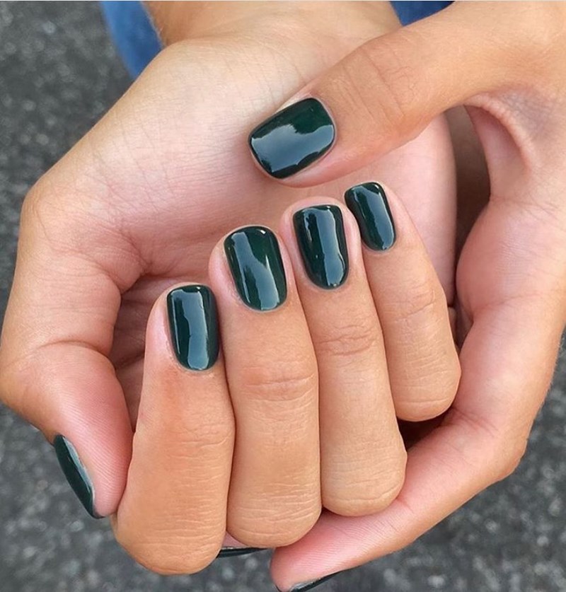 6 μανικιούρ στα ωραιότερα χρώματα του χειμώνα - εικόνα 1