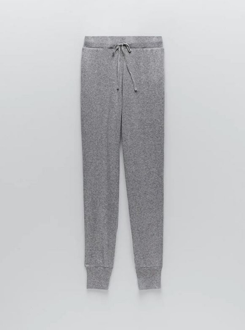 Παντελόνι jogger €10,99, Zara.
